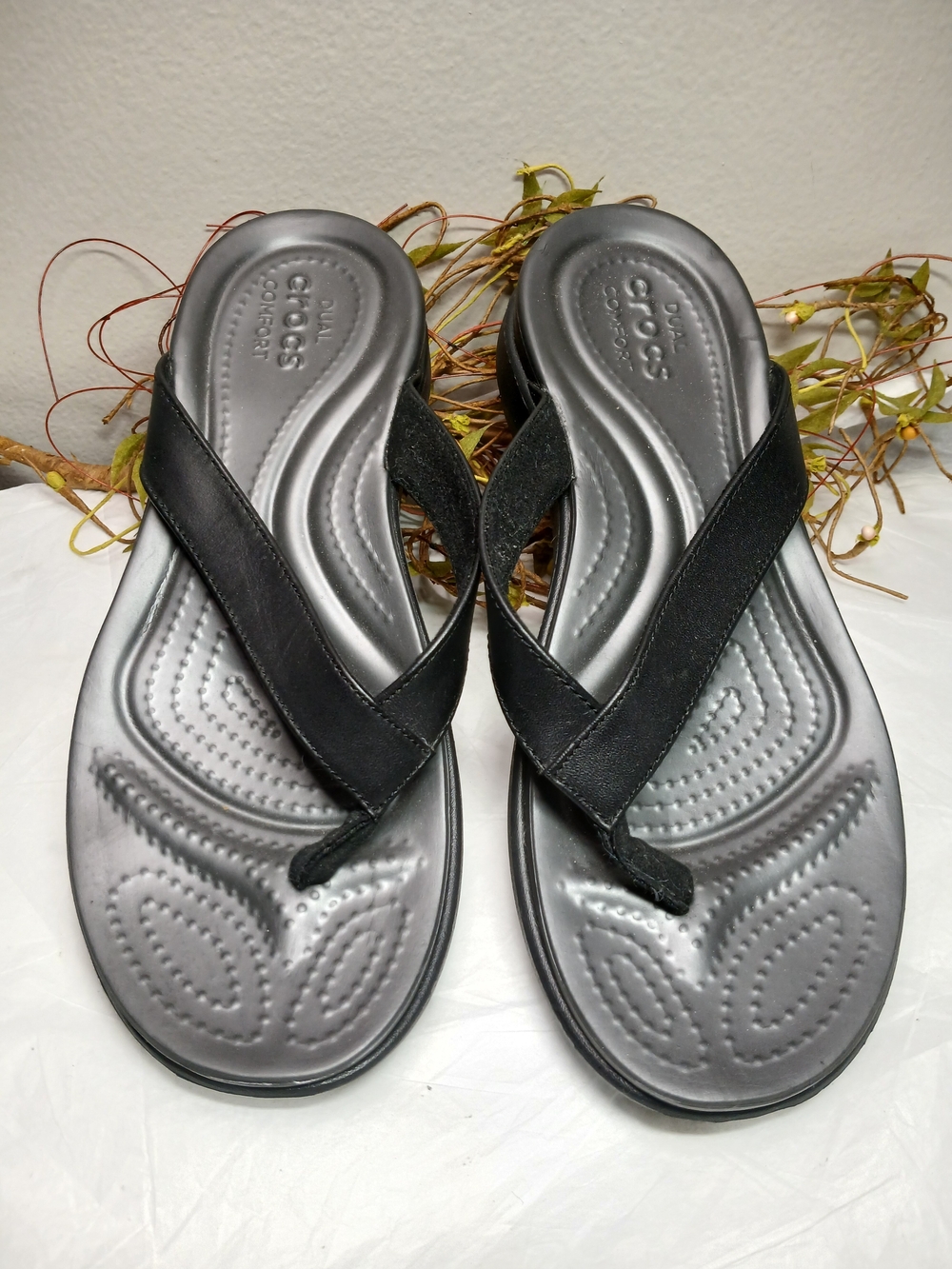 CROCS Women’s Black Comfort Footbed Thong Sandals Sz 7 Quality Closet Staple